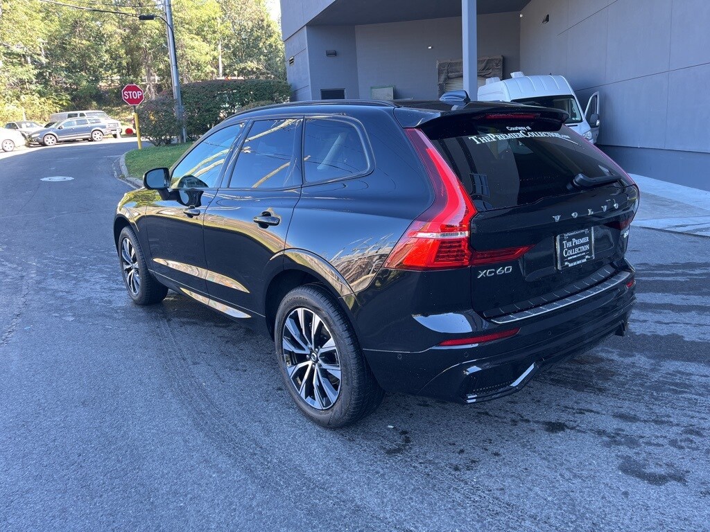 2025 Volvo XC60 B5 Plus photo 2