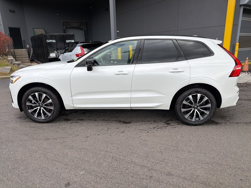 2025 Volvo XC60 B5 Plus photo 3