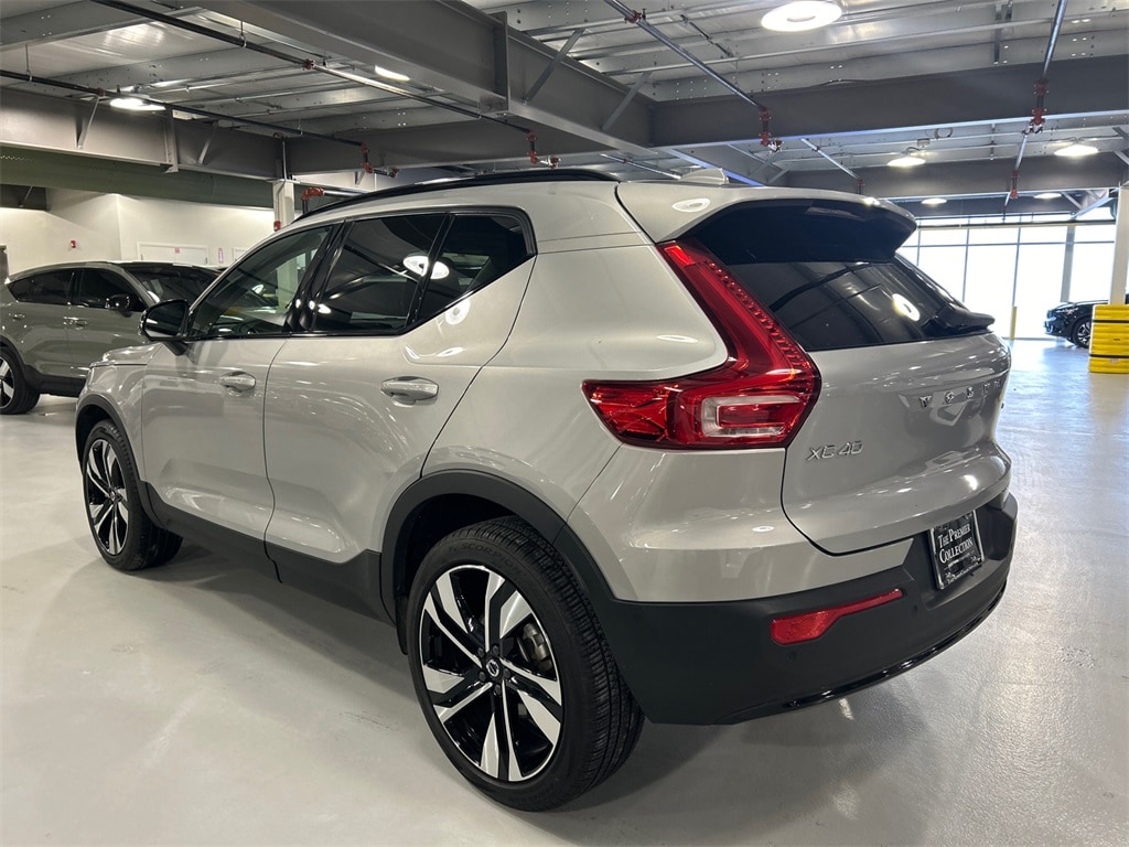 Certified 2025 Volvo XC40 B5 Plus Dark Theme SUV
