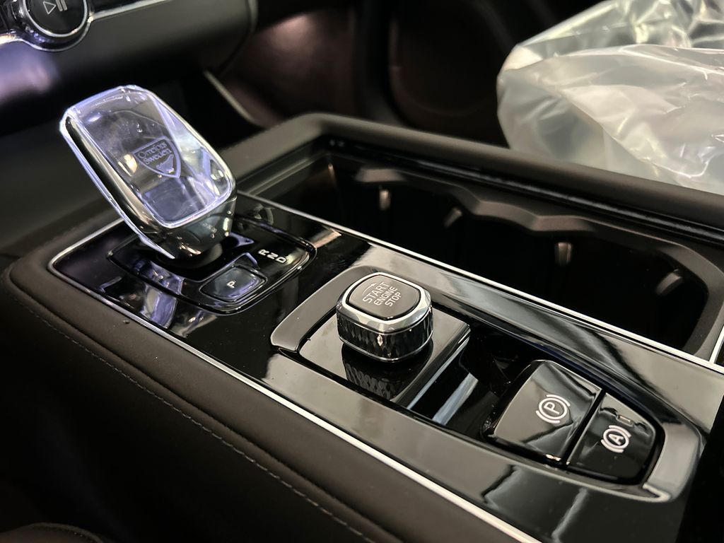 2026 Volvo XC90 Plus - Photo 18
