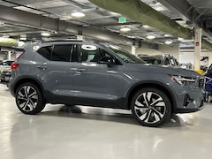 2023 Volvo XC40 B5 AWD Plus Dark SUV