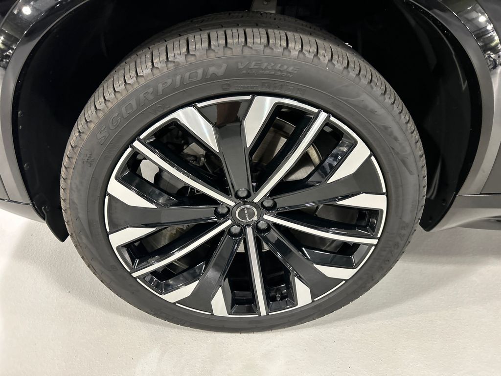 2026 Volvo XC90 Plus - Photo 8