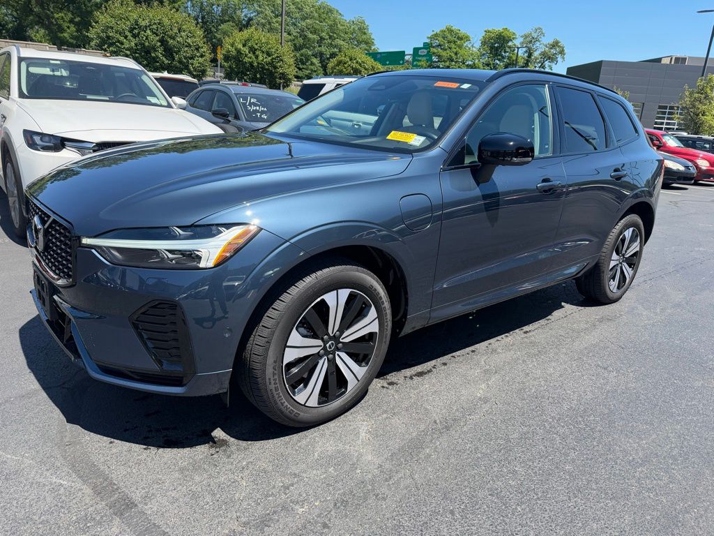 2024 Volvo XC60 T8 Plus Dark Theme AWD's photo