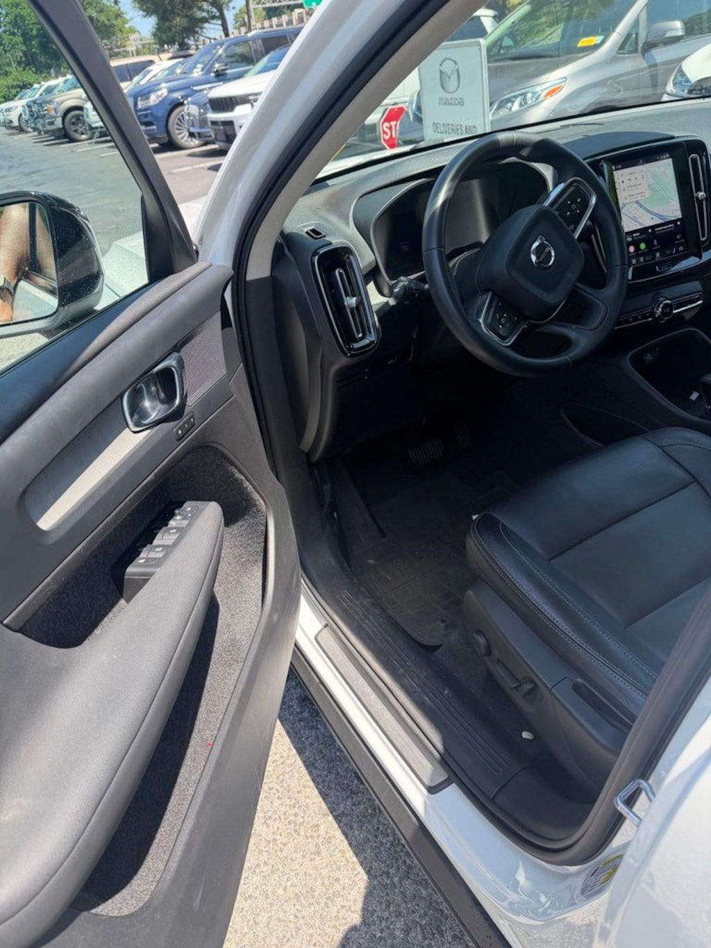 Used 2024 Volvo XC40 B5 Core SUV