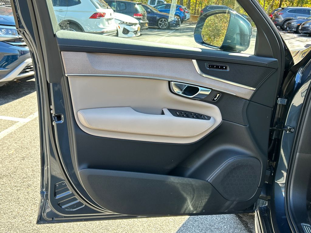 2026 Volvo XC90 Core - Photo 9