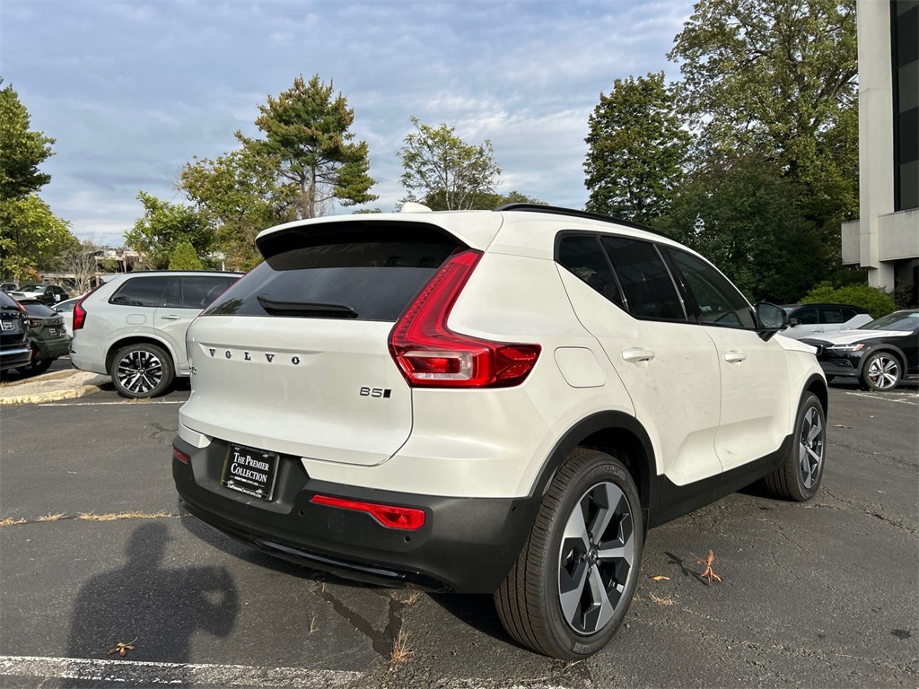 New 2026 Volvo XC40 B5 Plus SUV
