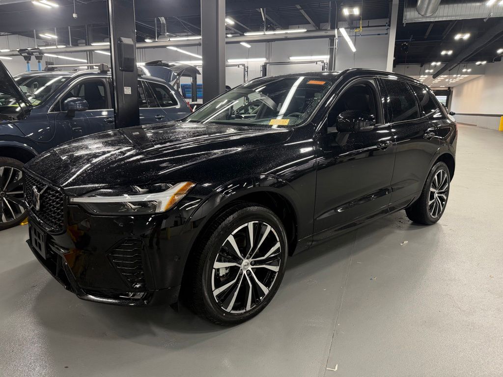 2025 Volvo XC60 B5 Plus Dark AWD's photo