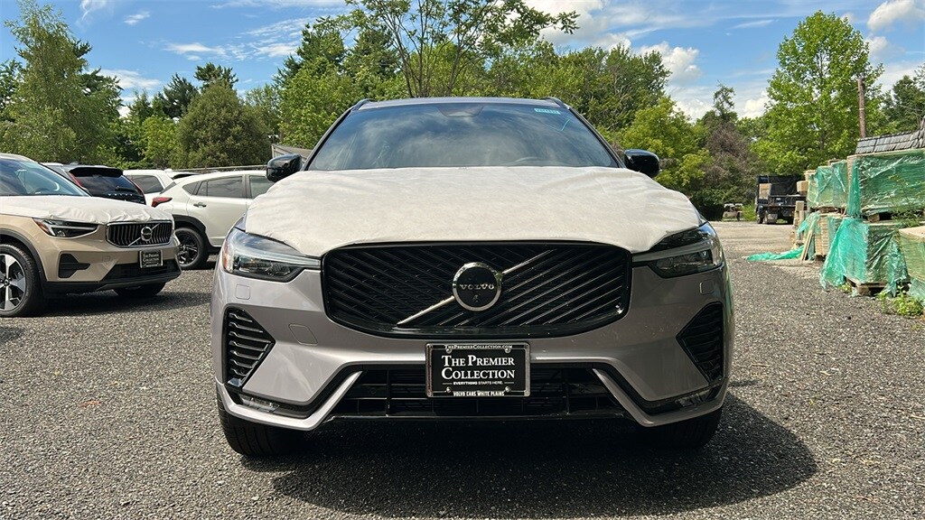 2026 Volvo XC60 B5 Plus photo 2