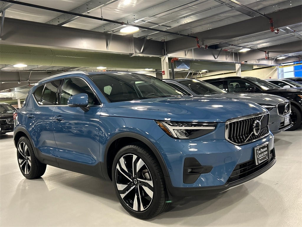 2024 Volvo XC40 Plus's photo