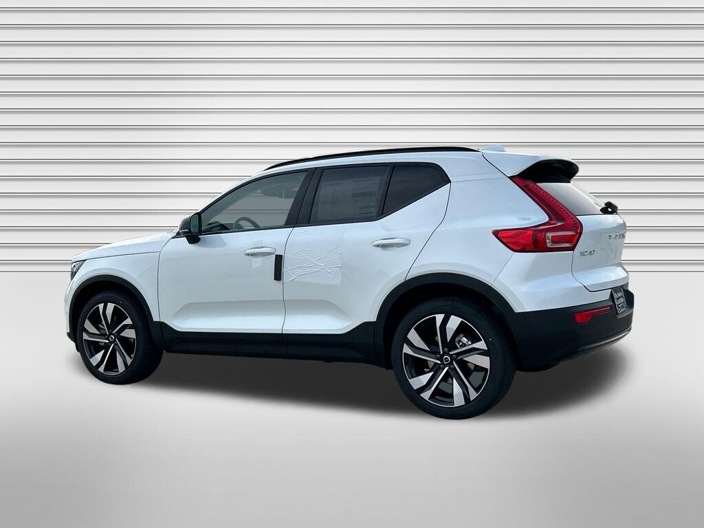 New 2026 Volvo XC40 B5 Plus SUV