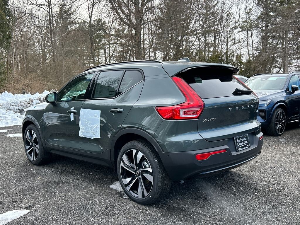 New 2026 Volvo XC40 B5 Plus SUV