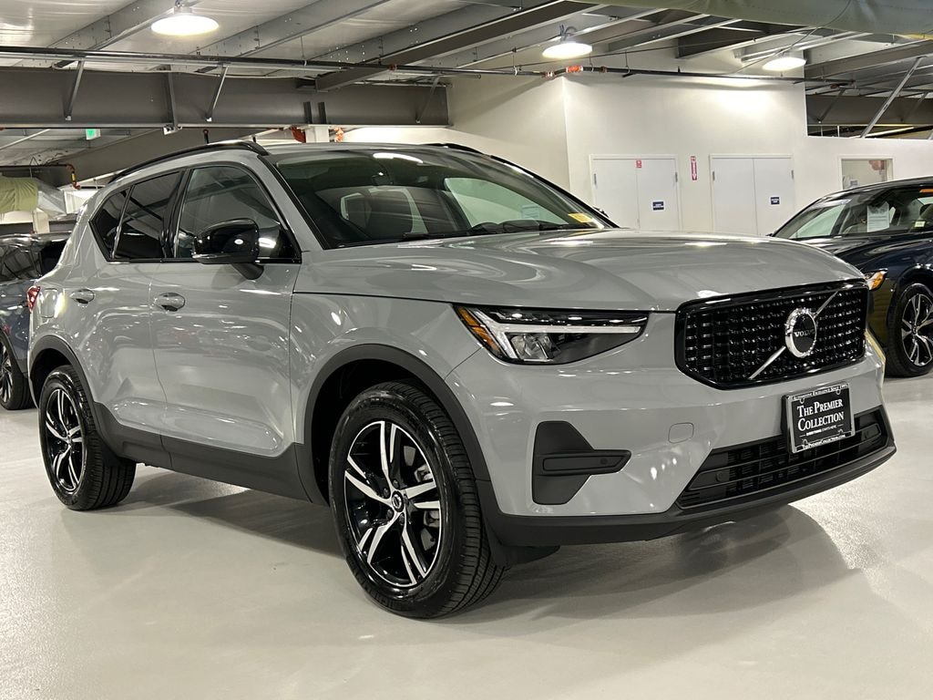 Used 2026 Volvo XC40 B5 Core SUV