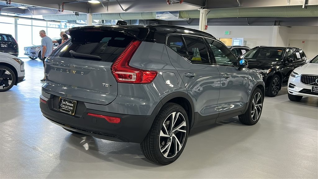 Used 2022 Volvo XC40 T5 AWD R-Design SUV