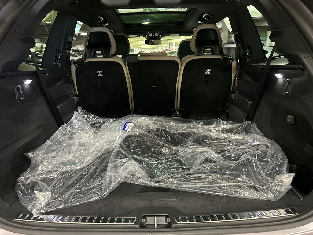 2026 Volvo XC90 Plus - Photo 26