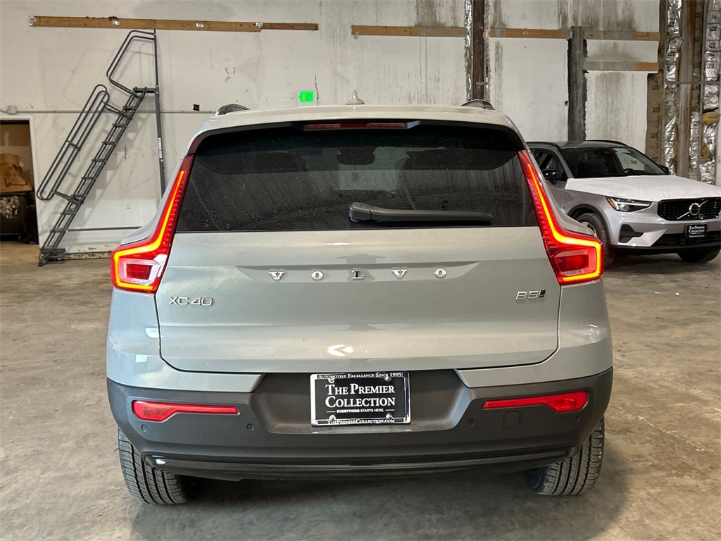 New 2026 Volvo XC40 B5 Core SUV