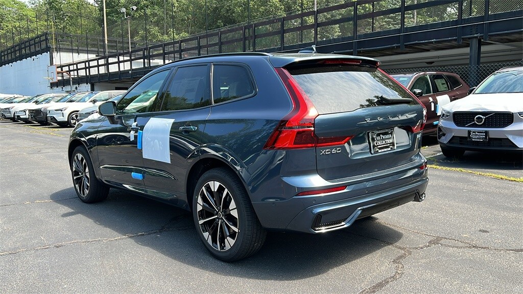 2026 Volvo XC60 B5 Plus photo 4