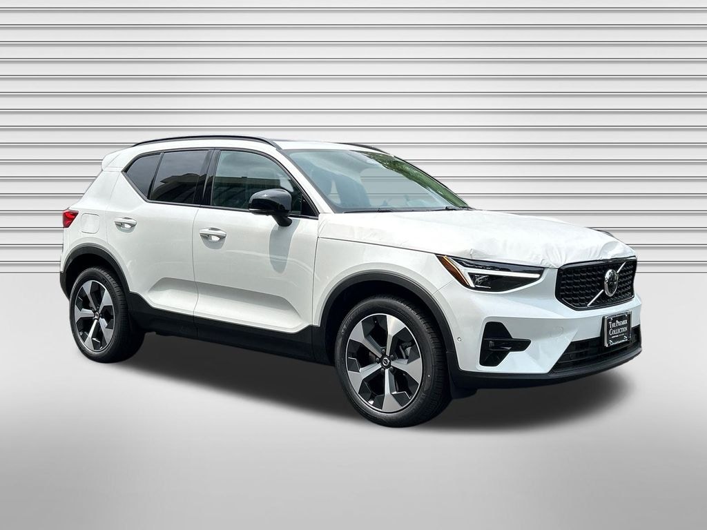 New 2026 Volvo XC40 B5 Plus SUV