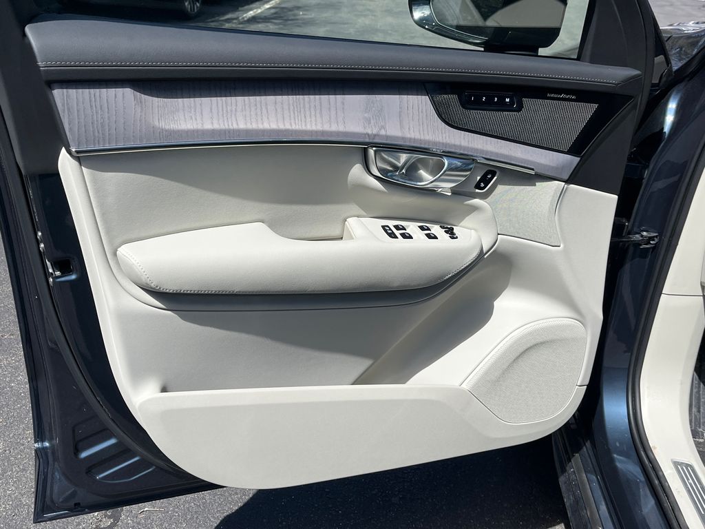 2026 Volvo XC90 Ultra - Photo 9