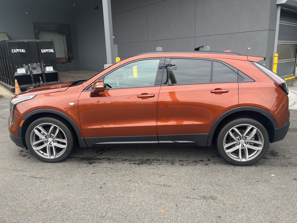 2019 Cadillac XT4 Sport photo 3