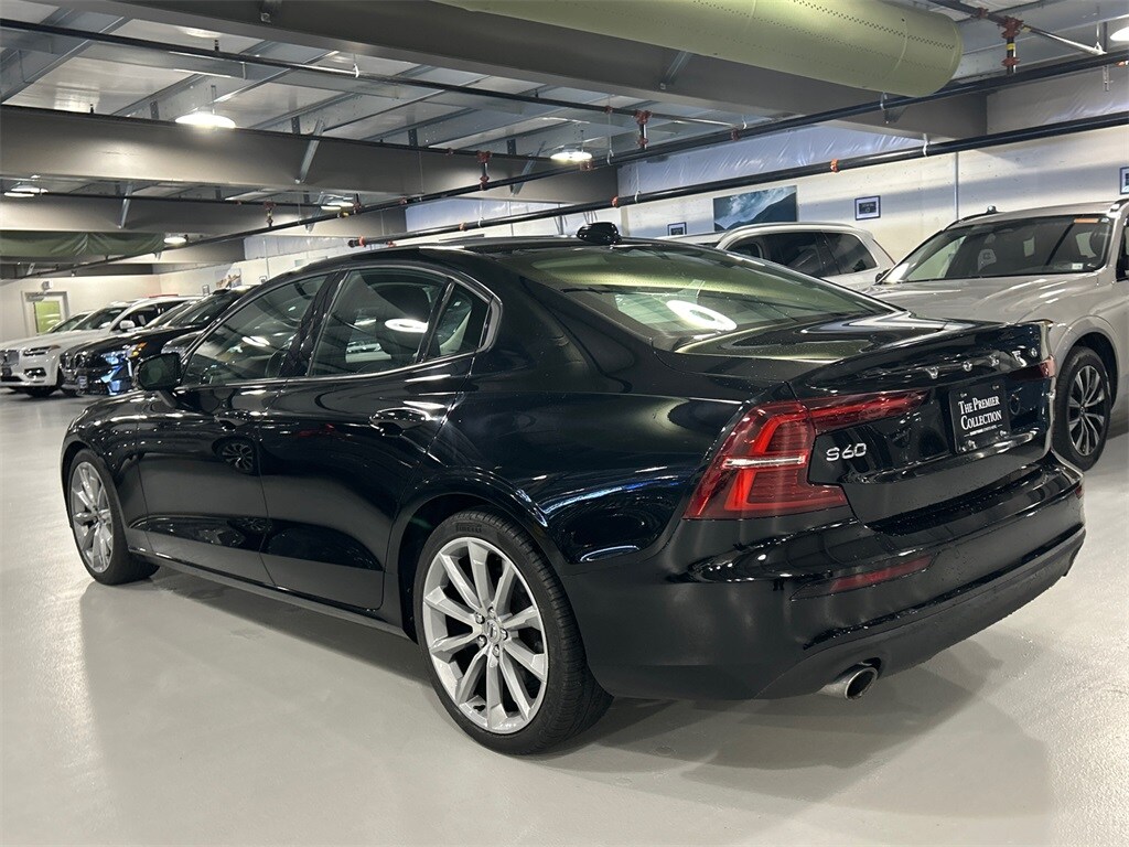 2020 Volvo S60 T6 Momentum photo 4