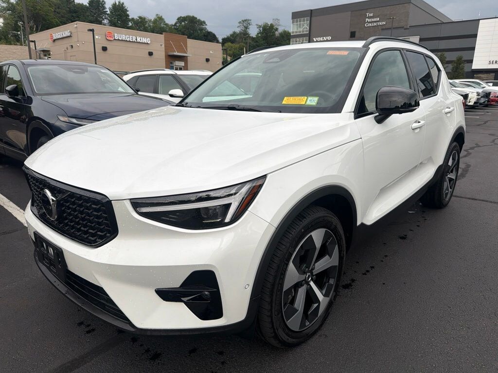 New 2026 Volvo XC40 B5 Plus SUV