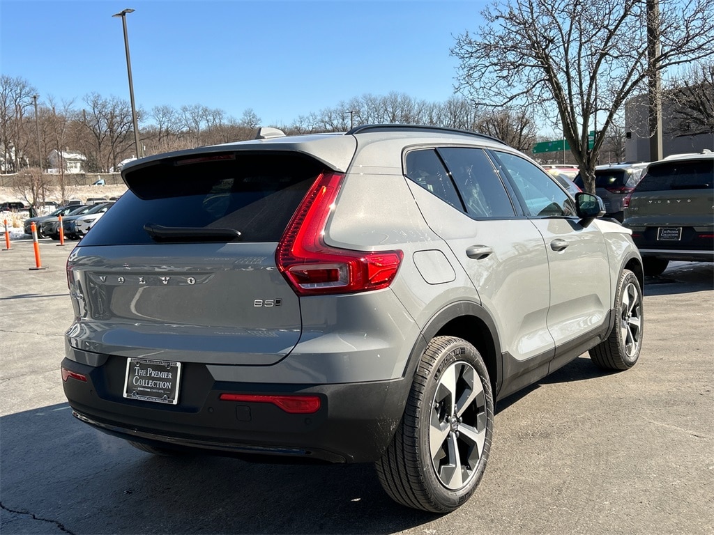 New 2026 Volvo XC40 B5 Core SUV
