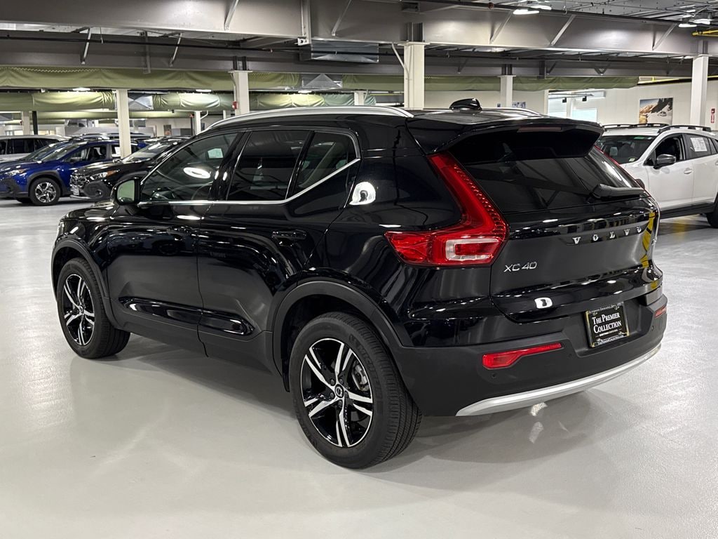 Used 2025 Volvo XC40 B5 Core Bright Theme SUV