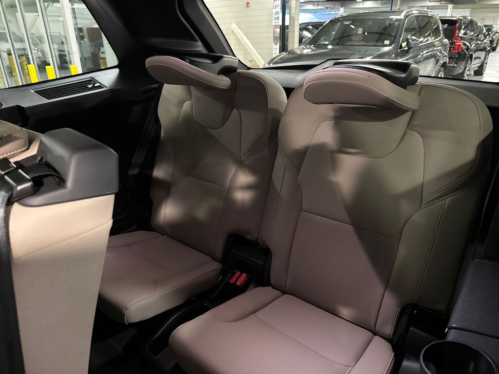 2026 Volvo XC90 Core - Photo 24