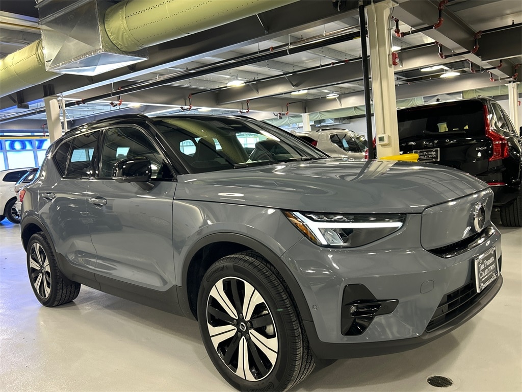 2023 Volvo XC40 Plus's photo