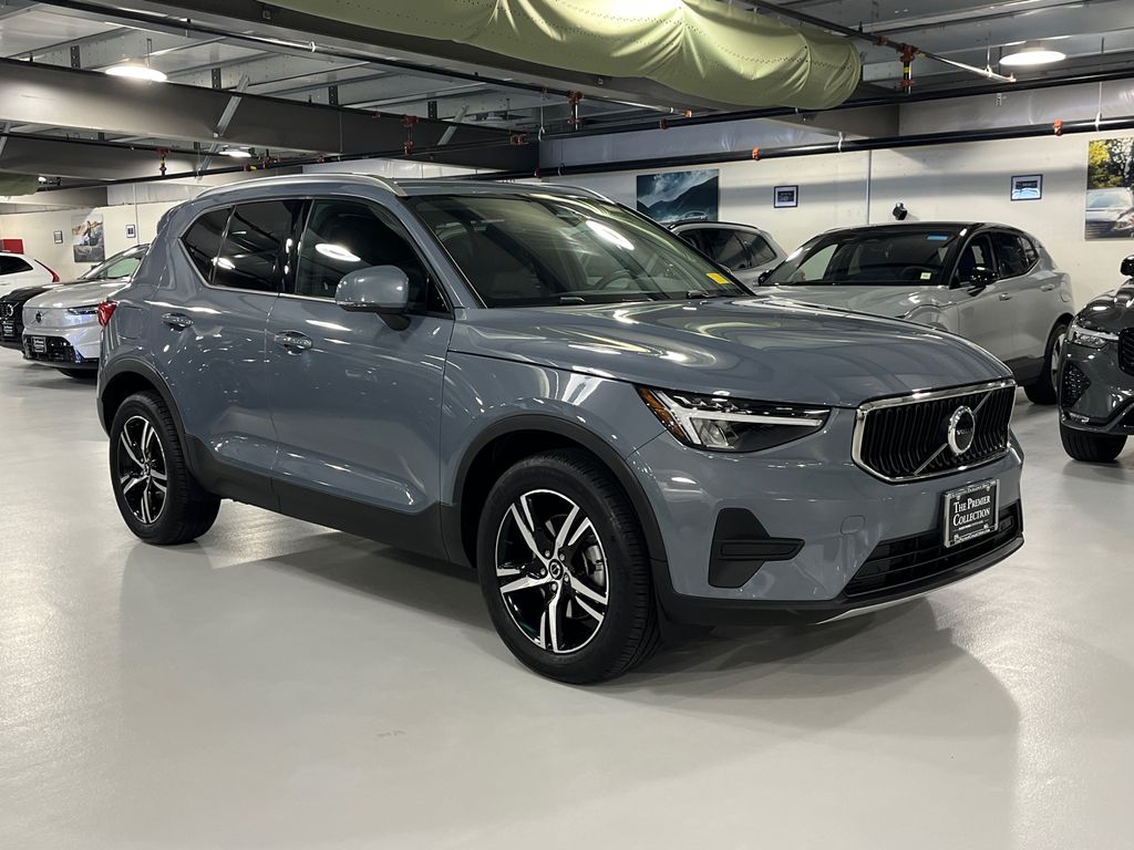 2023 Volvo XC40 Core