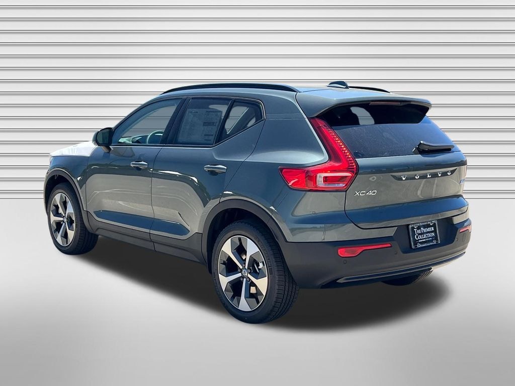 New 2026 Volvo XC40 B5 Core SUV