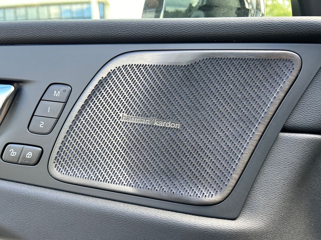 2026 Volvo XC60 Plus - Photo 22