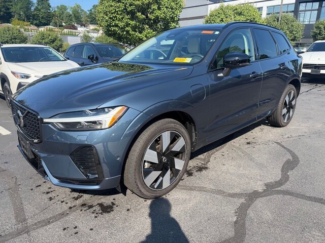 2024 Volvo XC60 plug-in hybrid T8 Plus Dark SUV