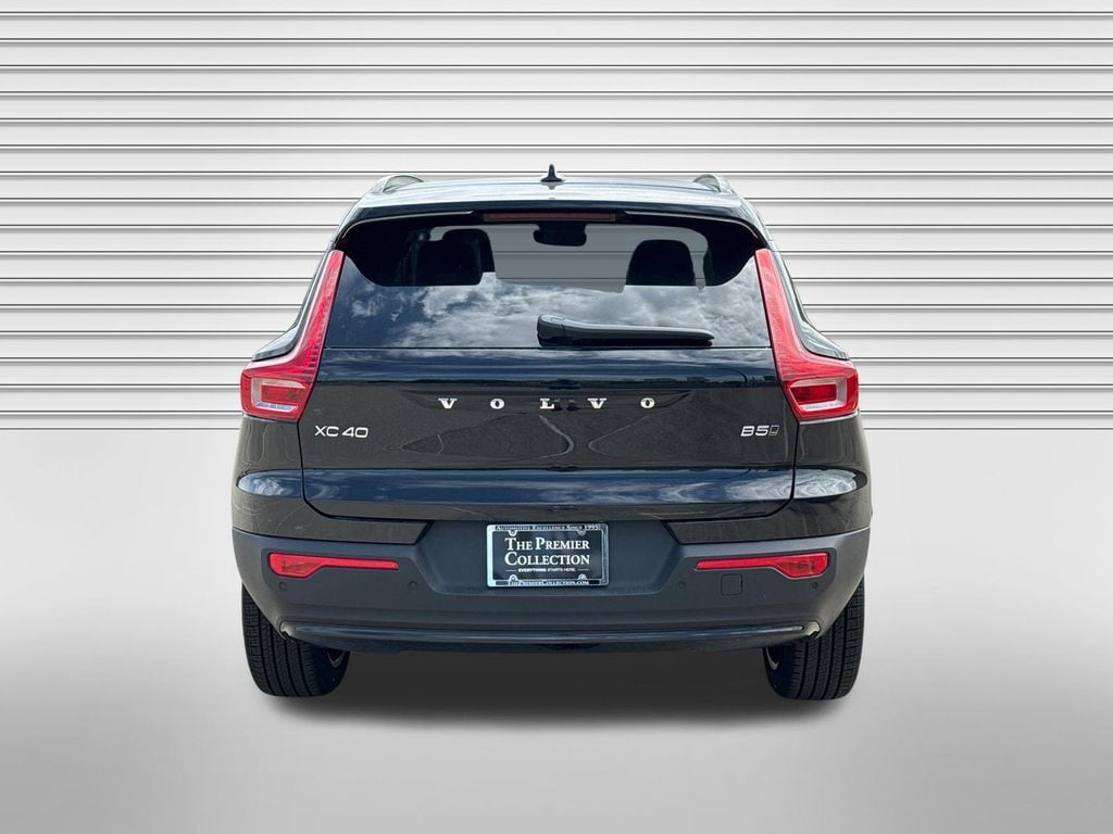 New 2026 Volvo XC40 B5 Ultra SUV