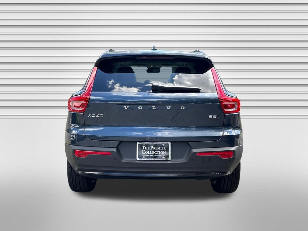 New 2026 Volvo XC40 B5 Ultra SUV