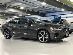 2024 Volvo S60 B5 Ultimate Dark Sedan