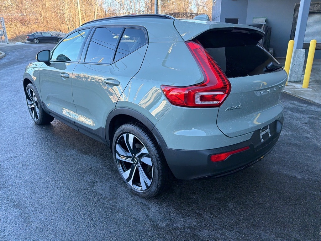 Used 2025 Volvo XC40 B5 Plus Dark Theme SUV