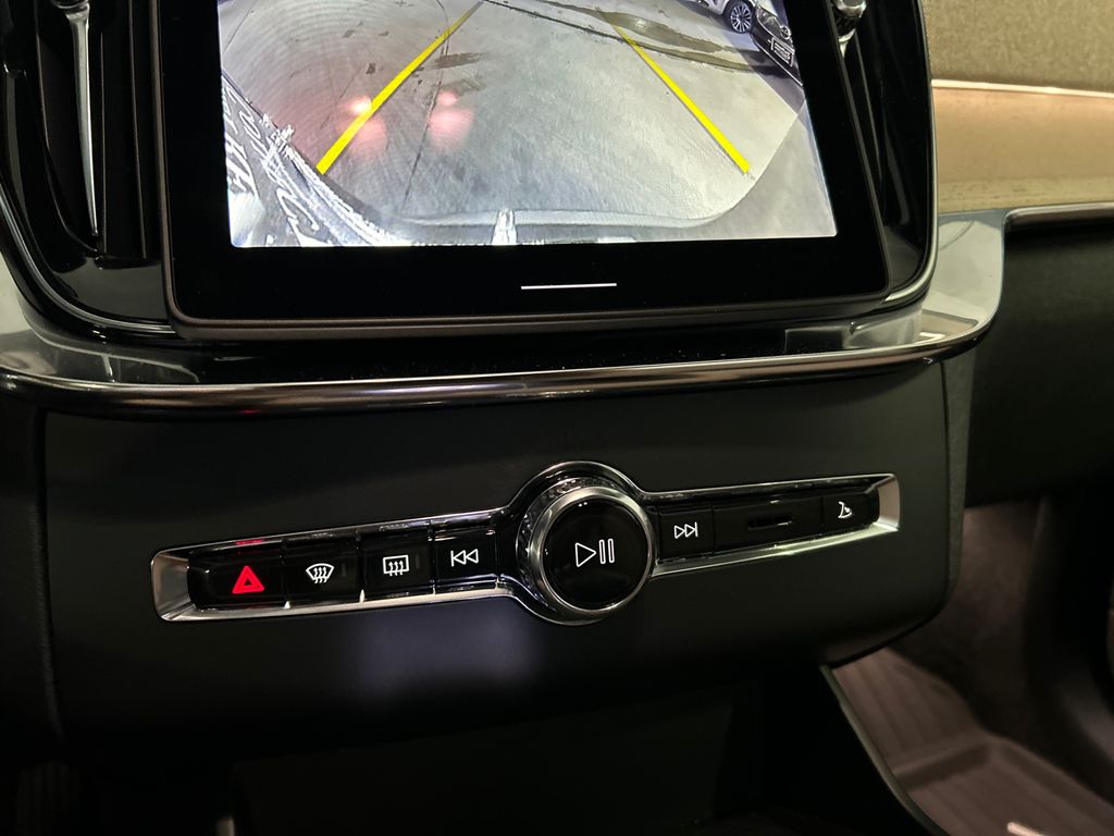 2026 Volvo XC90 Plus - Photo 18