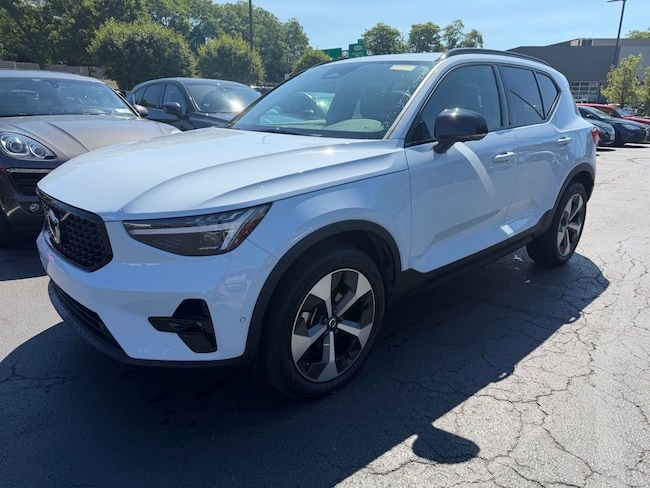 2026 Volvo XC40 B5 Plus SUV
