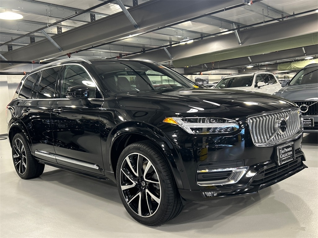 2023 Volvo XC90 Plus's photo