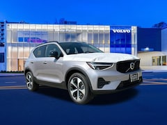 2026 Volvo XC40 B5 Core AWD SUV