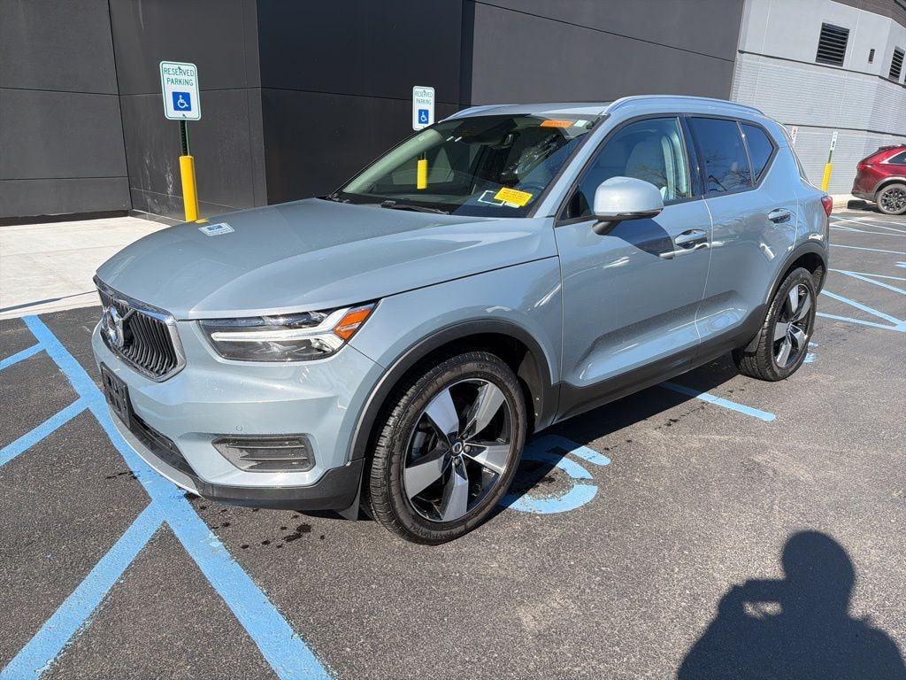 Used 2020 Volvo XC40 T5 Momentum SUV