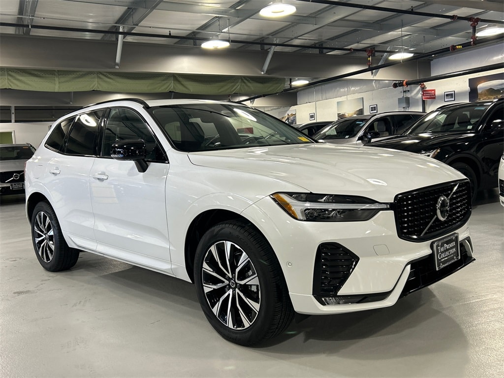 2025 Volvo XC60 Plus's photo