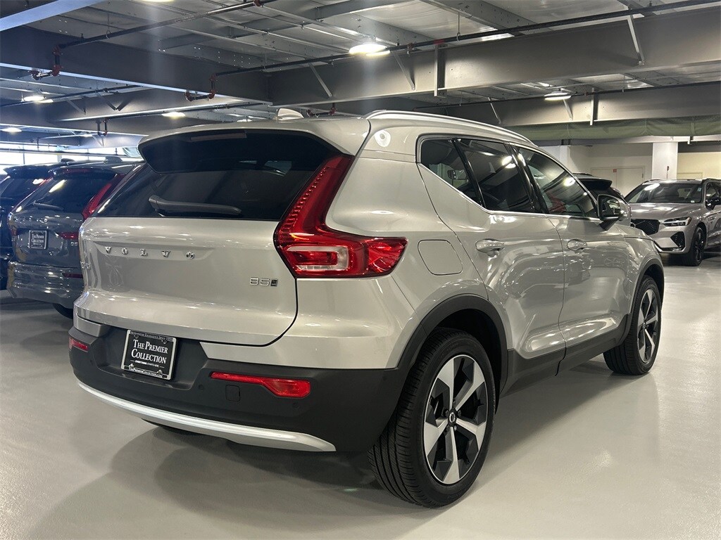 2025 Volvo XC40 Plus photo 2