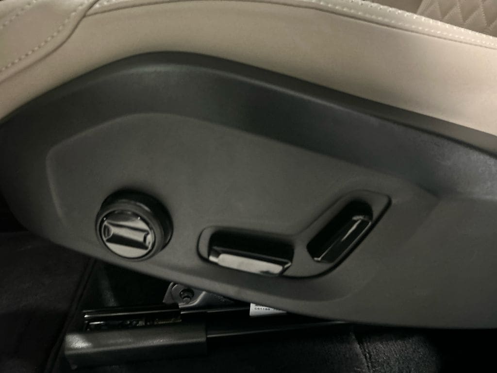 2026 Volvo XC90 Plus - Photo 11