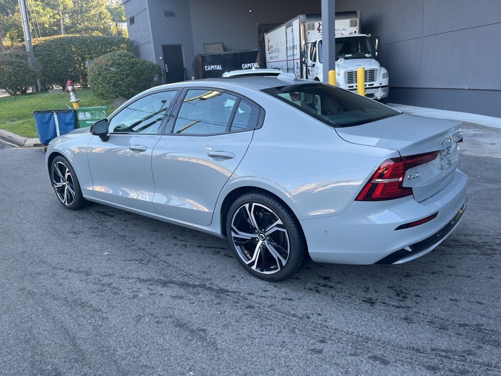 2024 Volvo S60 B5 Ultimate photo 2