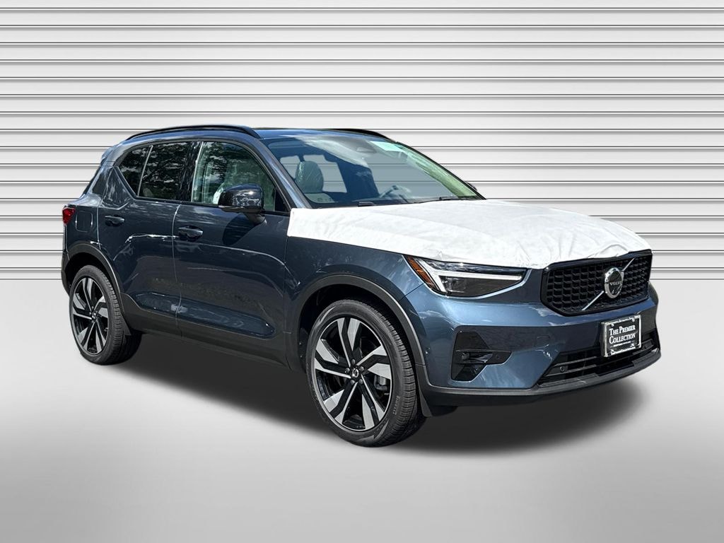 New 2026 Volvo XC40 B5 Ultra SUV