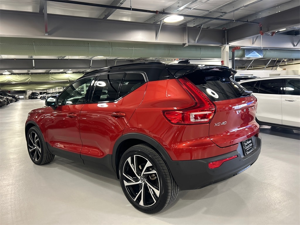 Used 2022 Volvo XC40 T5 AWD R-Design SUV