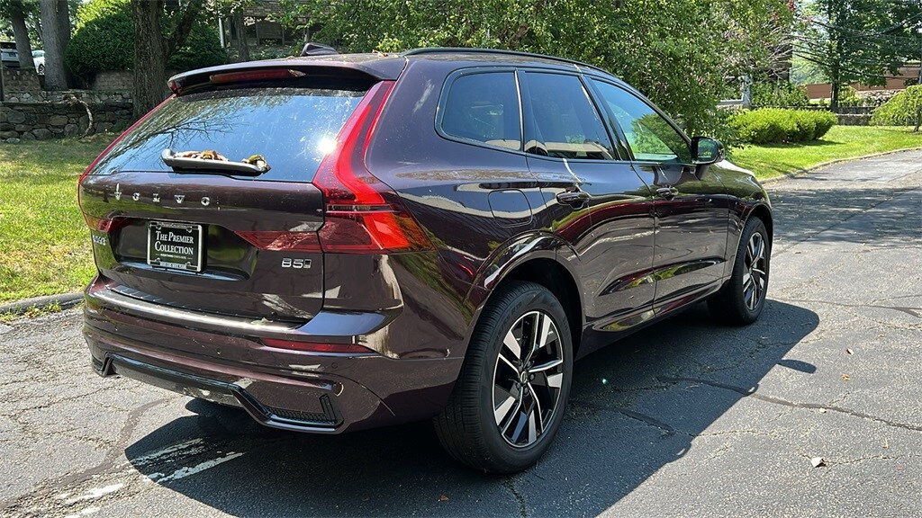 2026 Volvo XC60 B5 Core photo 2