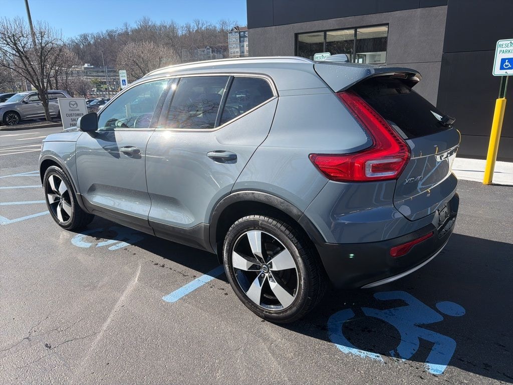 Used 2020 Volvo XC40 T5 Momentum SUV